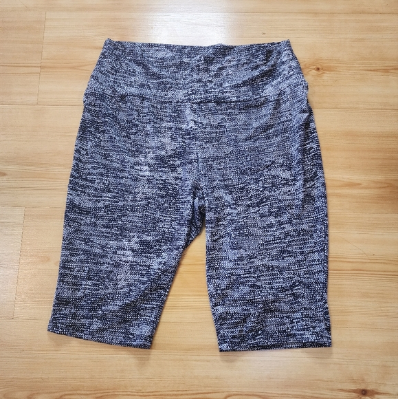 LILY by Firmiana Women's Knee-length Lightweight Biker Shorts - Picture 2 of 7